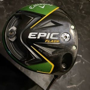 I am selling a Callaway epic 709° driver new grip and it comes with a head cover